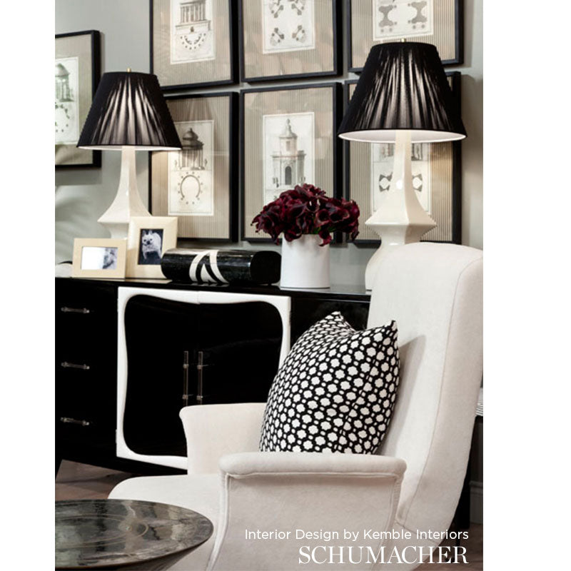 Betwixt | Black / white